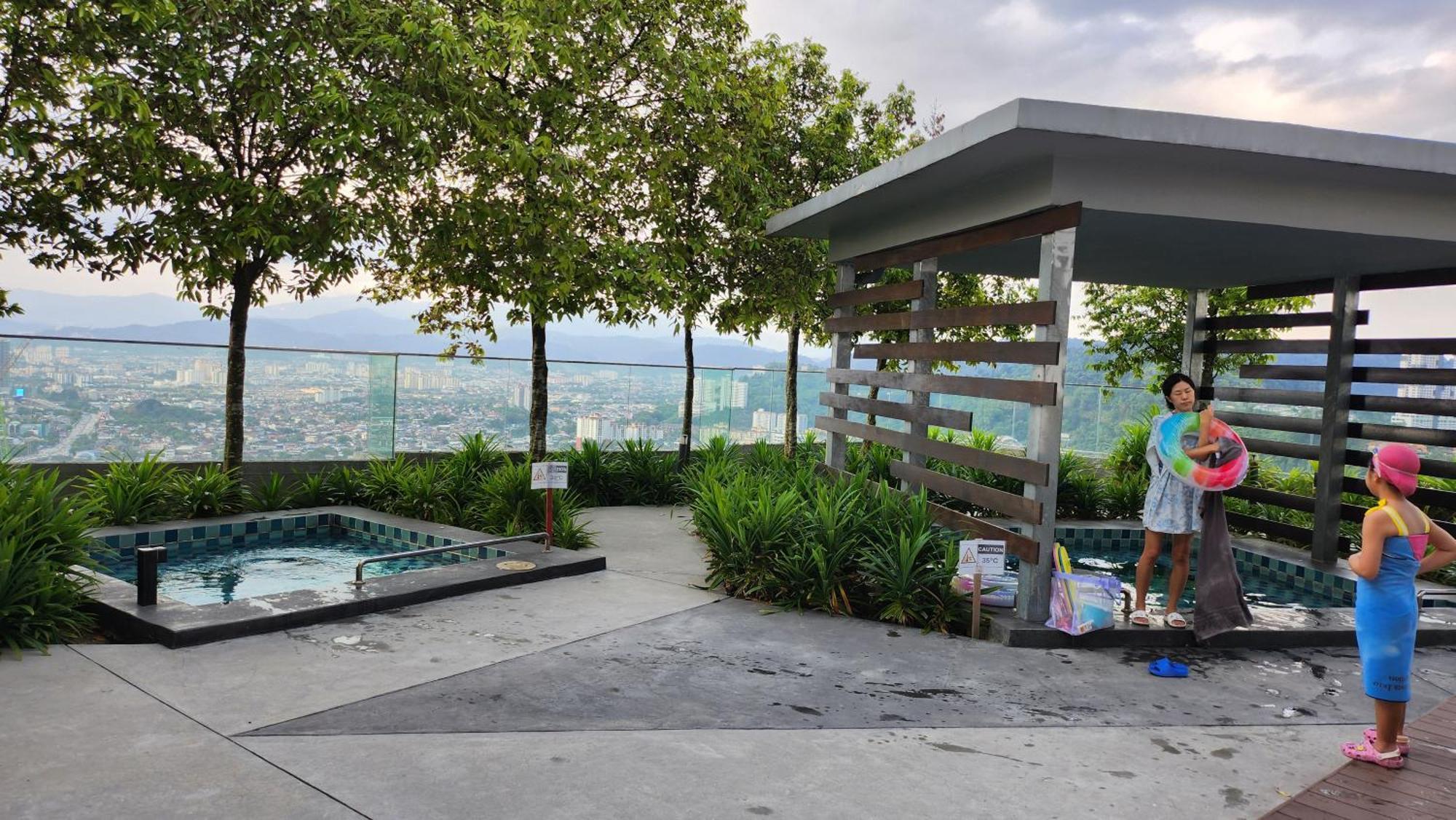 Ekocheras With Balcony Sunshine Cosy Next To Mrt 3 Or 4 Pax Kuala Lumpur