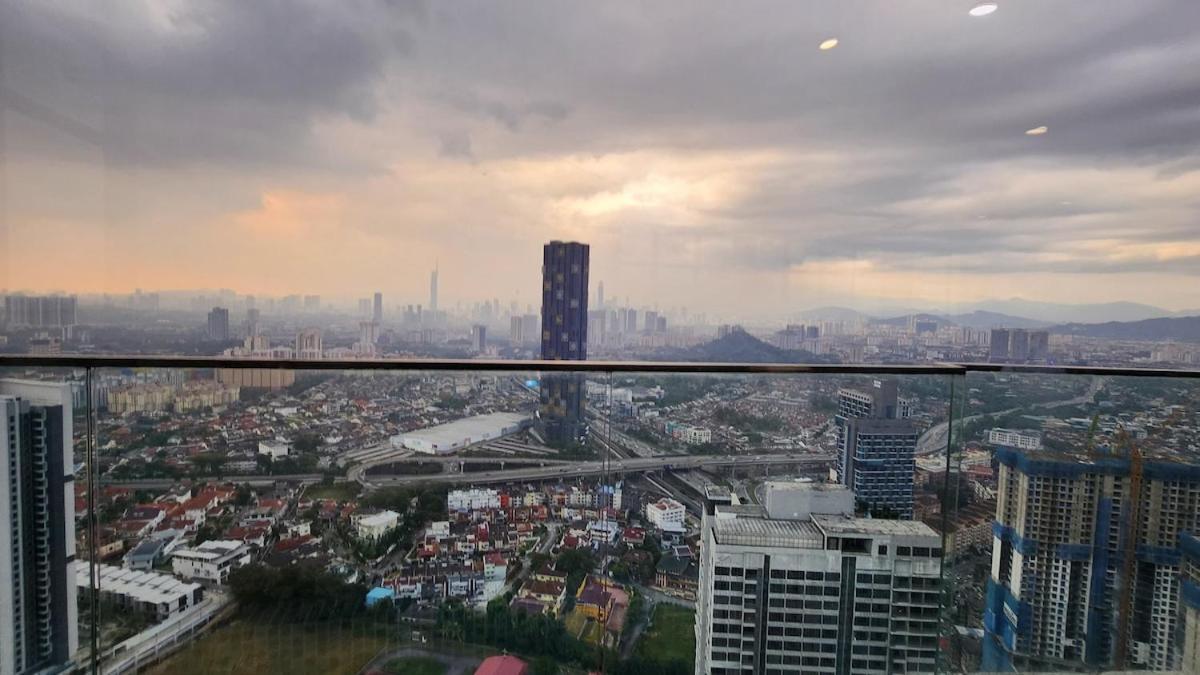 Pangsapuri Ekocheras With Balcony Sunshine Cosy Next To Mrt 3 Or 4 Pax