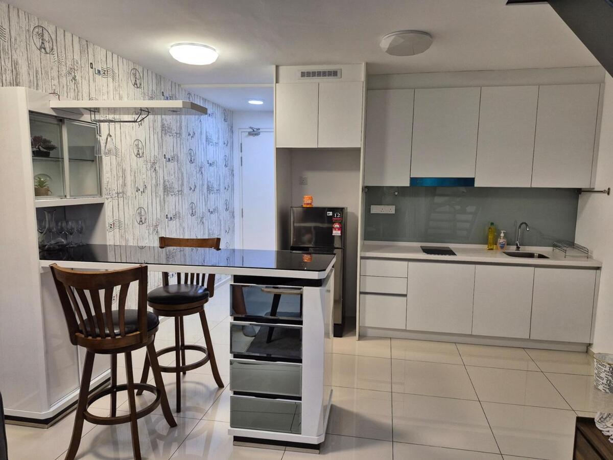 Ekocheras With Balcony Sunshine Cosy Next To Mrt 3 Or 4 Pax Pangsapuri *