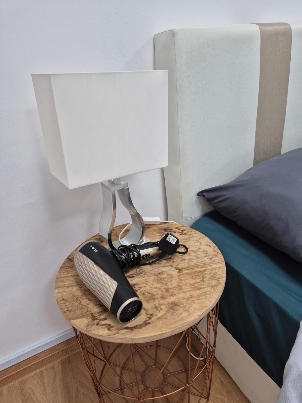 Ekocheras With Balcony Sunshine Cosy Next To Mrt 3 Or 4 Pax *