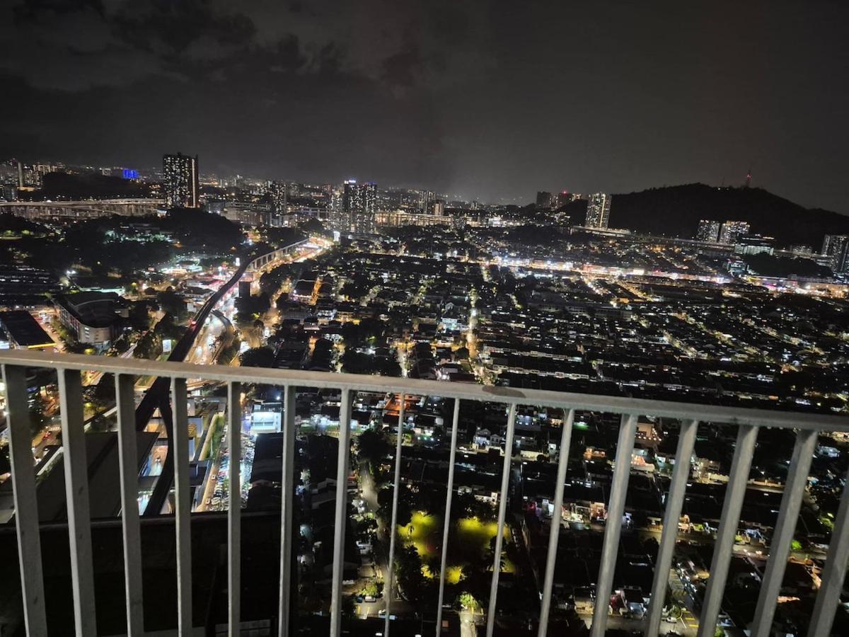 Pangsapuri Ekocheras With Balcony Sunshine Cosy Next To Mrt 3 Or 4 Pax Kuala Lumpur