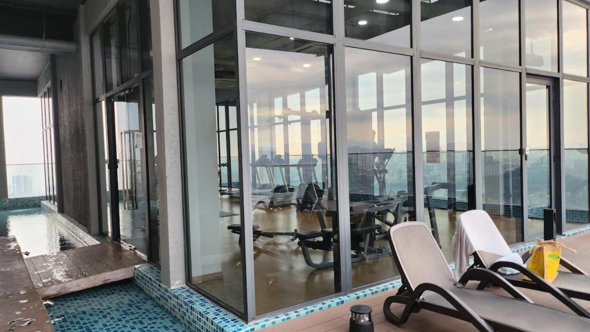 Ekocheras With Balcony Sunshine Cosy Next To Mrt 3 Or 4 Pax *