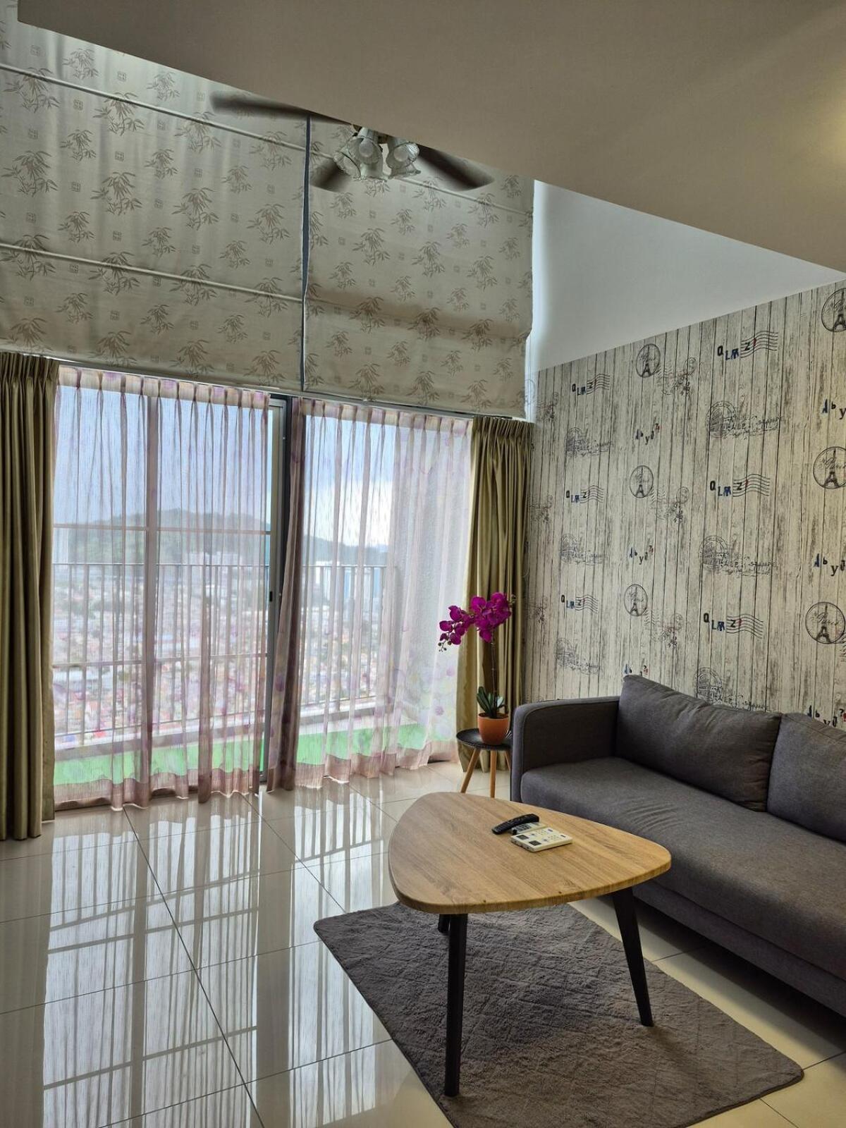 Ekocheras With Balcony Sunshine Cosy Next To Mrt 3 Or 4 Pax