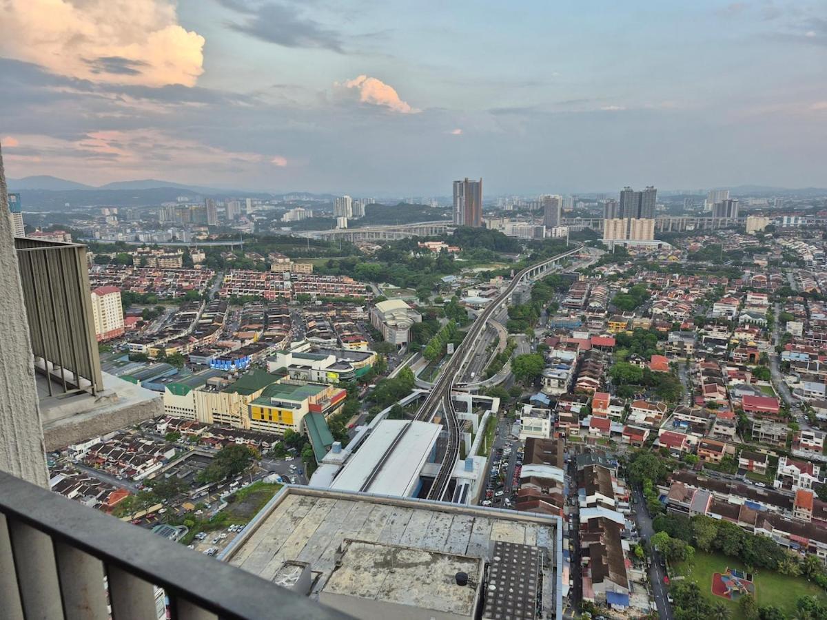 Pangsapuri Ekocheras With Balcony Sunshine Cosy Next To Mrt 3 Or 4 Pax