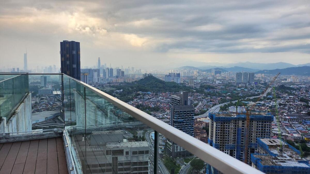 Ekocheras With Balcony Sunshine Cosy Next To Mrt 3 Or 4 Pax *