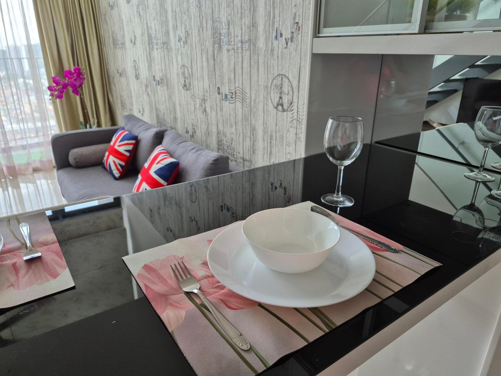 Ekocheras With Balcony Sunshine Cosy Next To Mrt 3 Or 4 Pax Kuala Lumpur