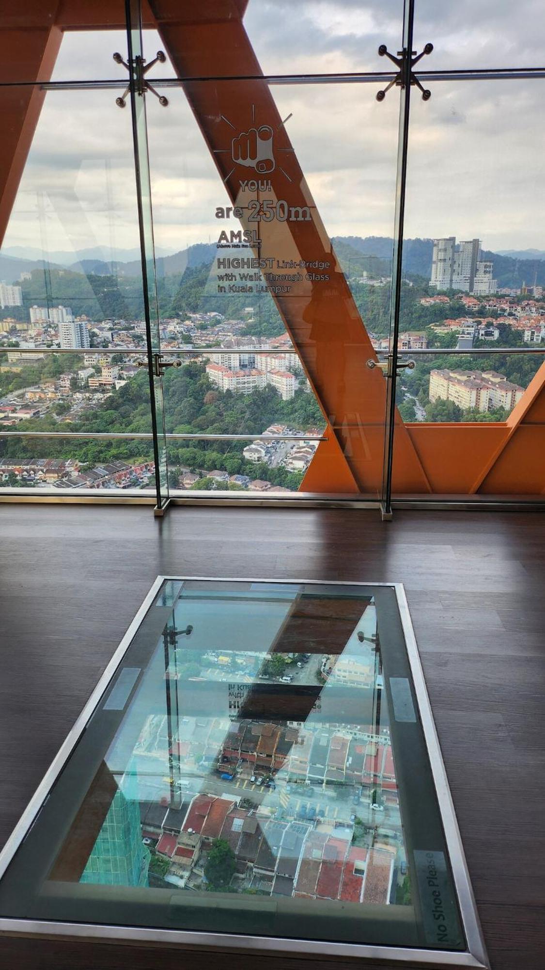Ekocheras With Balcony Sunshine Cosy Next To Mrt 3 Or 4 Pax Kuala Lumpur