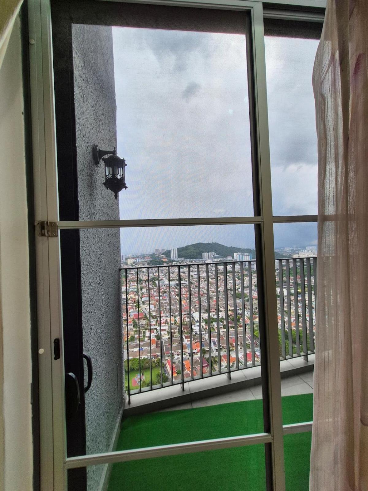 Pangsapuri Ekocheras With Balcony Sunshine Cosy Next To Mrt 3 Or 4 Pax