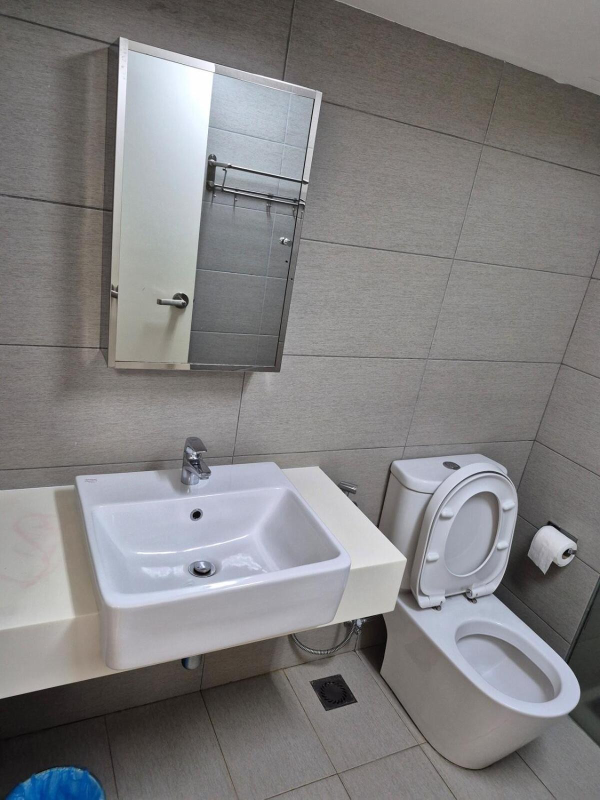 Pangsapuri Ekocheras With Balcony Sunshine Cosy Next To Mrt 3 Or 4 Pax *